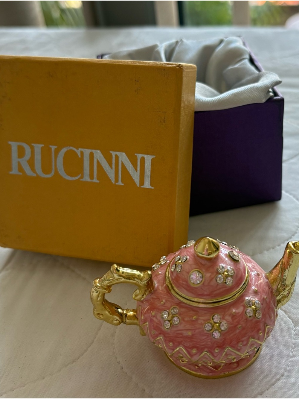 New in box - teapot - Pink Jeweled Ceramic Teapot pillbox